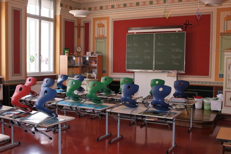 Docent handelt straatcultuur in de klas aan door calmheid, relatieopbouw en duidelijke grenzen te combineren